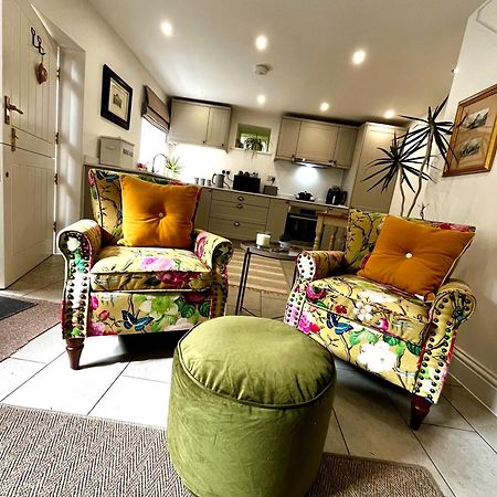 Flower Cottage By Ludlow Castle With Onsite Parking Ngoại thất bức ảnh