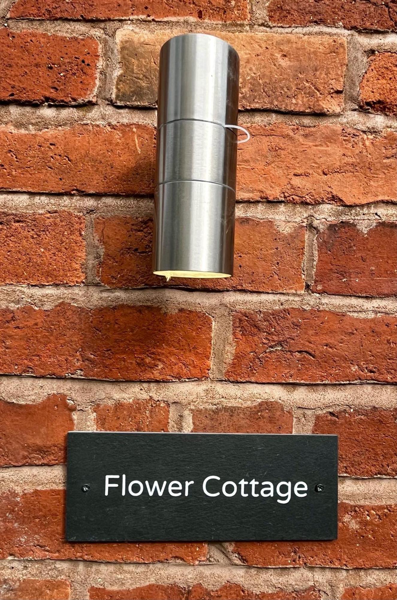 Flower Cottage By Ludlow Castle With Onsite Parking Ngoại thất bức ảnh
